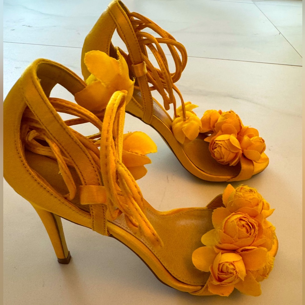 Liliana boutique yellow flowers lace up shoes, size 7.  Used once @photo shoot